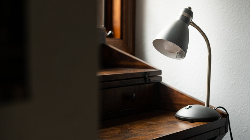 desk lamp - the lepower flexible neck is easy to use