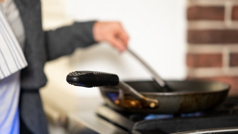 pot holders - despite a slightly loose fit on this 11&quot; cast iron handle, this hot...