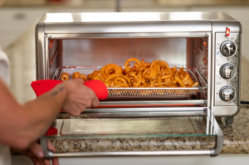 pot holders - a good holder easily conforms to the shape of the cookware while...