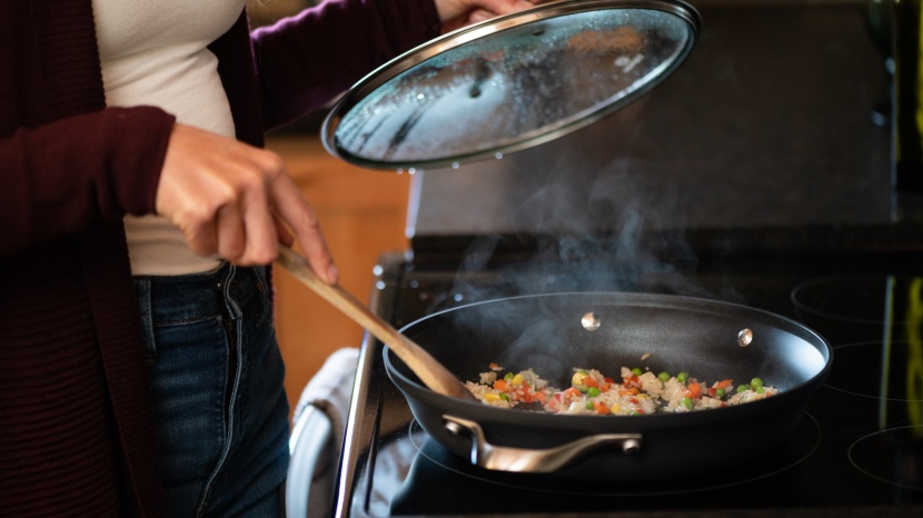 nonstick pan - the broad diameter and lid of this pan allows for big meals and a...