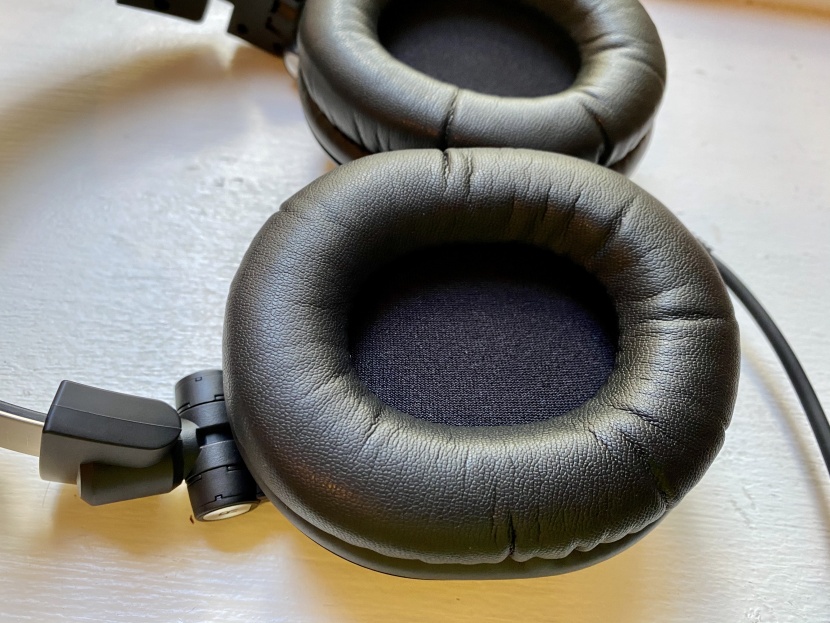 audio-technica ath-m50x - plush earpads offer all-day comfort.