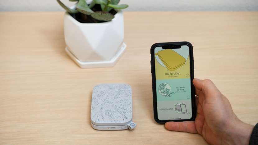 hp sprocket - the intuitive app is the only positive aspect of the hp sprocket.