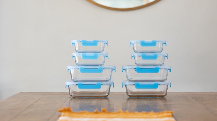 food storage set - hot red sauce was used for the stain and odor tests. the glass...