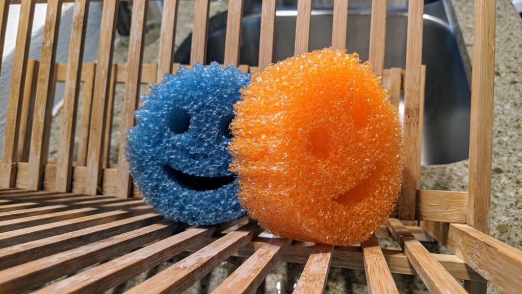 Original Scrub Daddy Sponge - Scratch Free Scrubber for Dishes and Home, Odor Resistant, Soft in Warm Water, Firm in Cold, Deep Cleaning Kitchen and B