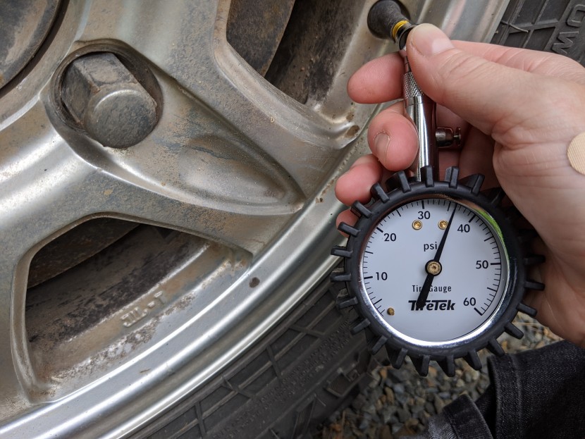 you can easily get a good seal with one hand, and the bright white...