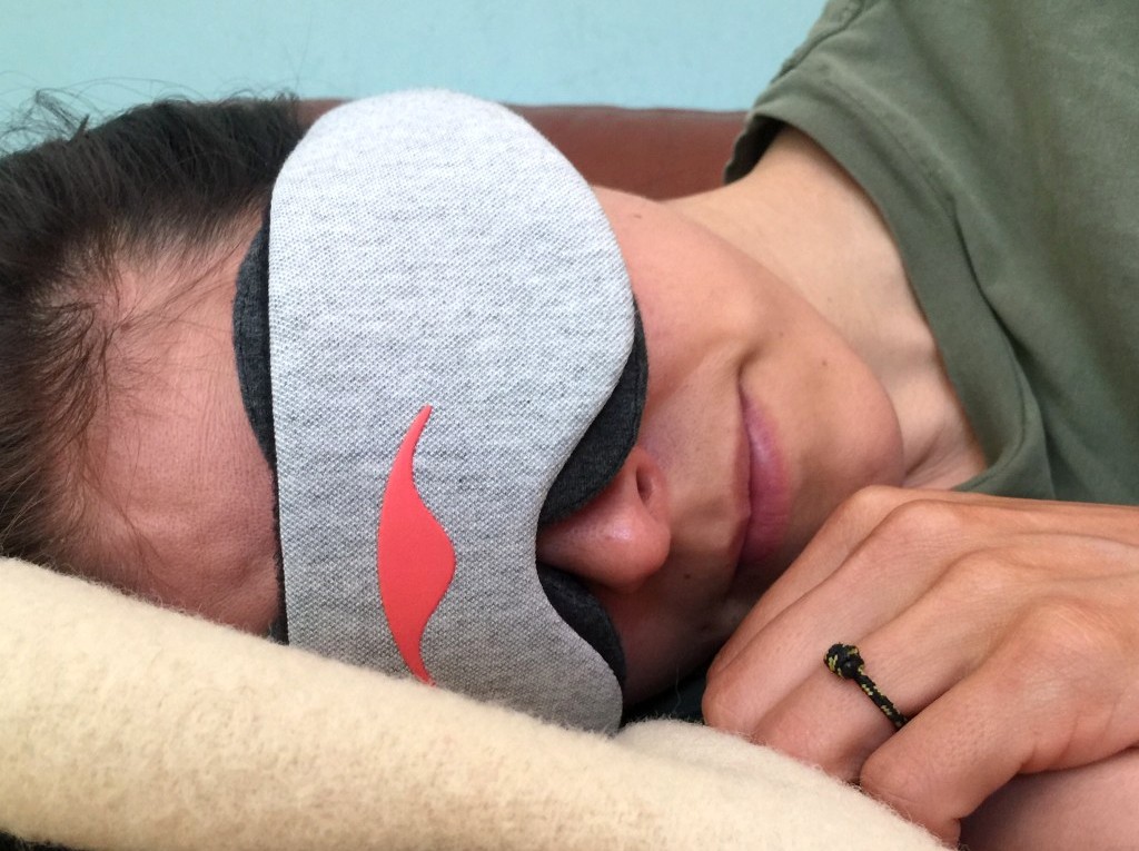 YIVIEW Sleep Mask for Side Sleeper, 100% Light Blocking 3D Sleeping Eye Mask,  Soft Breathable Eye Cover for Women Men, Relaxing Zero Pressure Night  Blindfold : : Health & Personal Care
