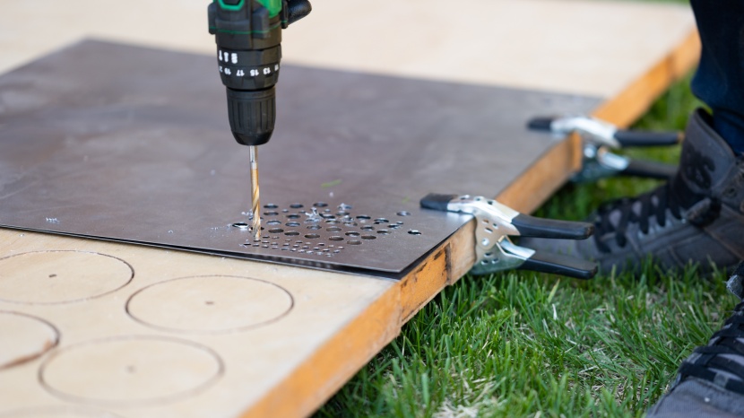 kimo 20v 13809s - this drill had more than enough power to make it through the metal...