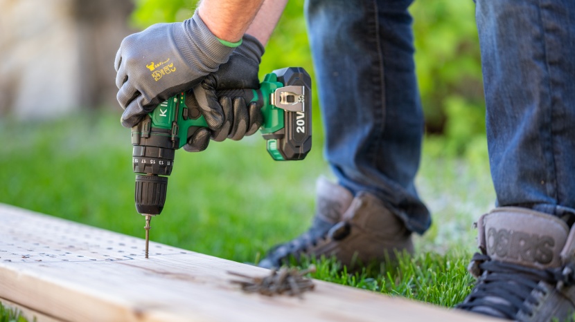 kimo 20v 13809s - the kimo countersunk most of the heads flush without complaint.