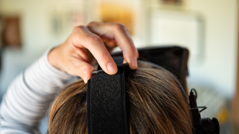 htc vive cosmos elite - it can take a little bit of effort to get the strap adjusted...