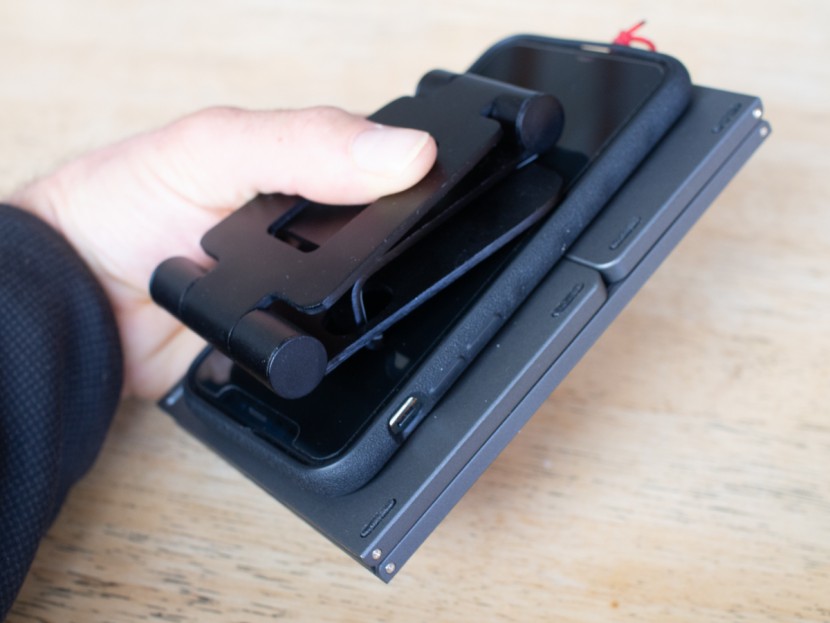 cell phone stand - here&#039;s a portable computing arrangement that is way more compact...