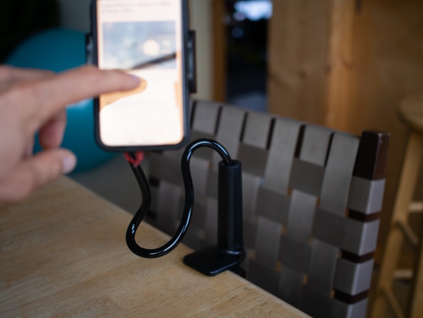 cell phone stand - gooseneck holders bounce when you touchscreen, but they&#039;ll vibrate...