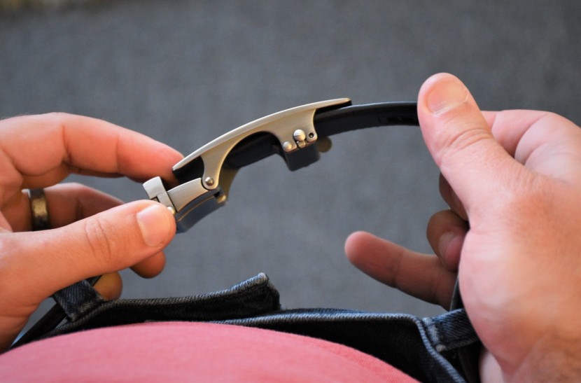 the lavemi's ratcheting buckle makes it easy to dial in a snug fit.