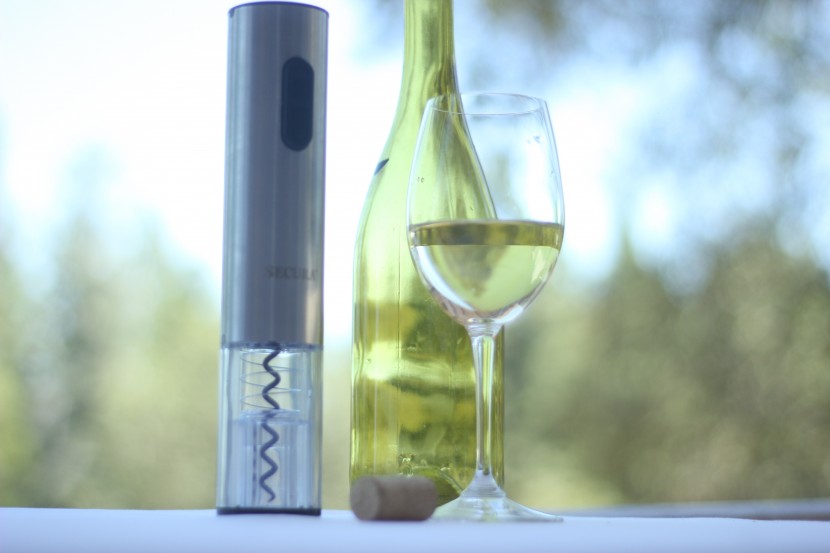 wine opener - using one hand, press one button and let the motor do the rest of...