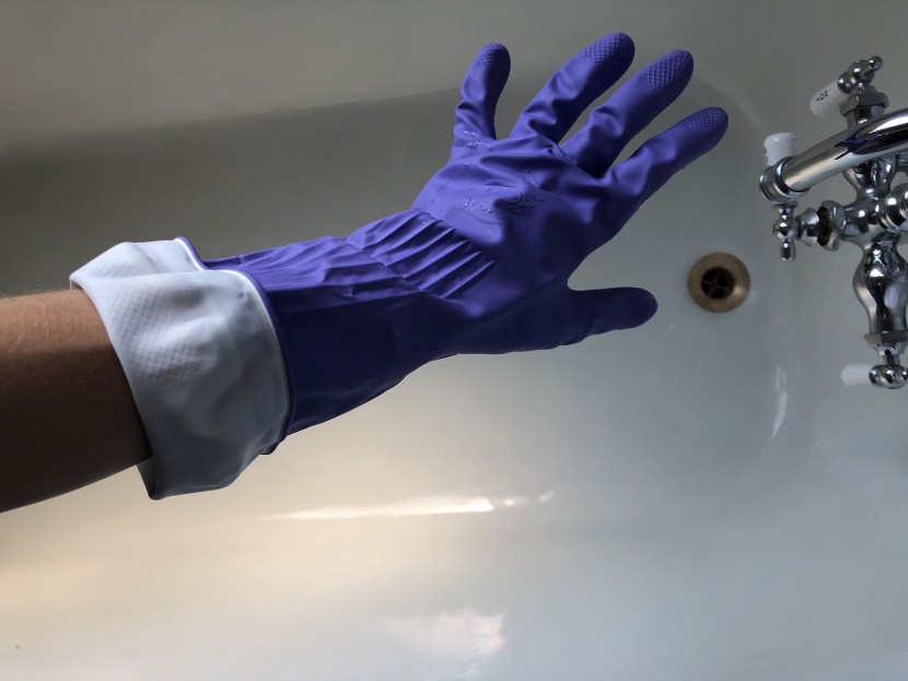 cleaning gloves - we tested the gloves with high water-volume tasks to see which...
