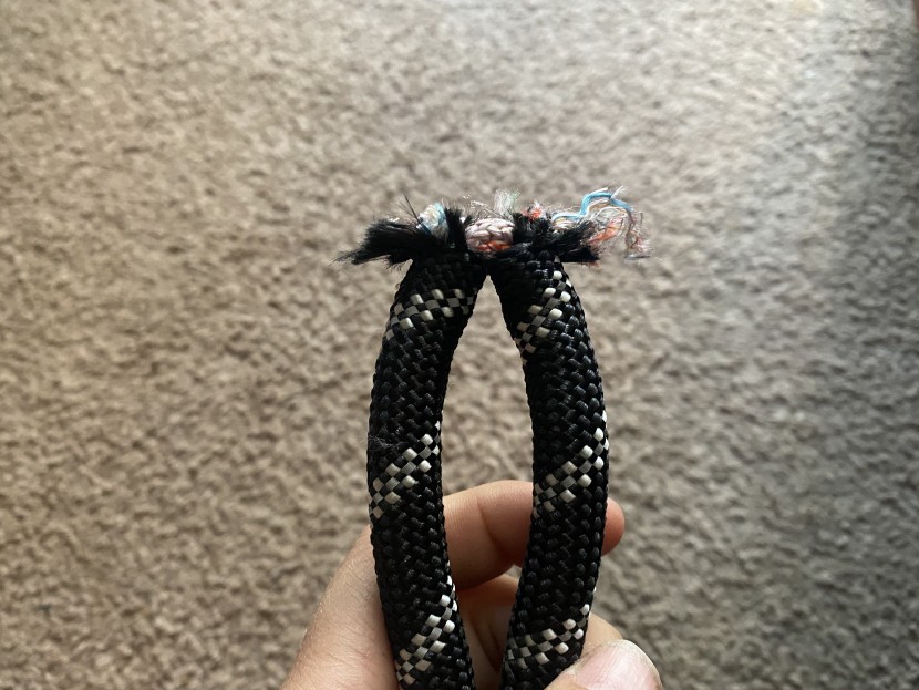 dog leash - fraying after our knife durability test.