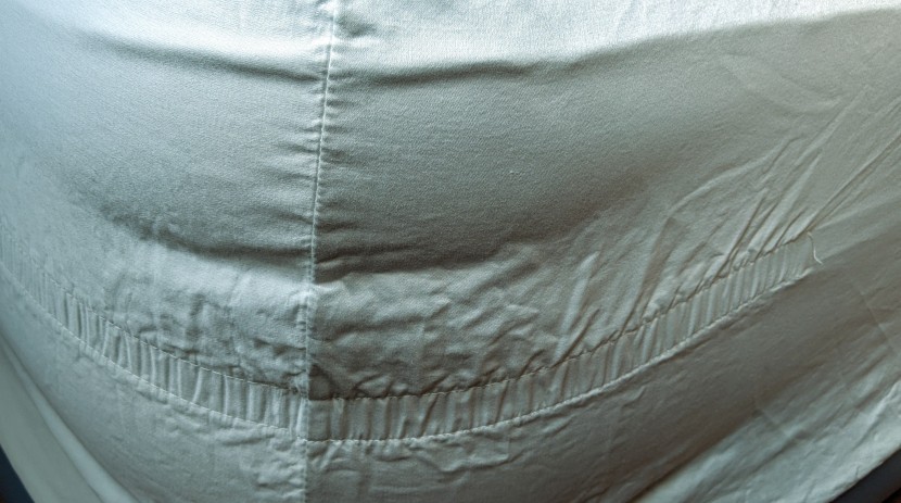 an ingenious design we have yet to see elsewhere, the fitted sheet...