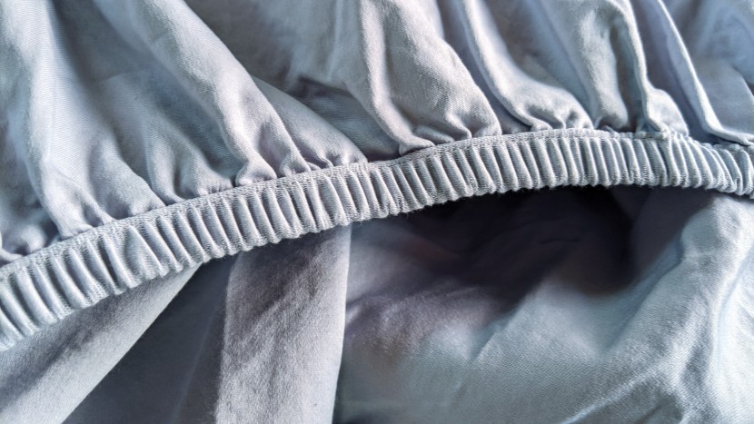 some of the best fitted sheets are those with thick elastic bands...
