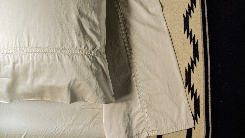 the hemstitch that highlights both the pillowcases and the flat...