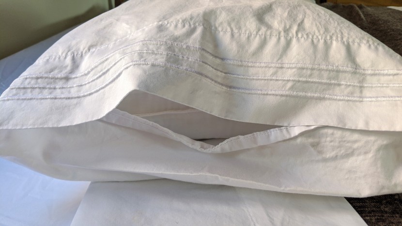 even though the thland set includes envelope pillowcases, they sag...