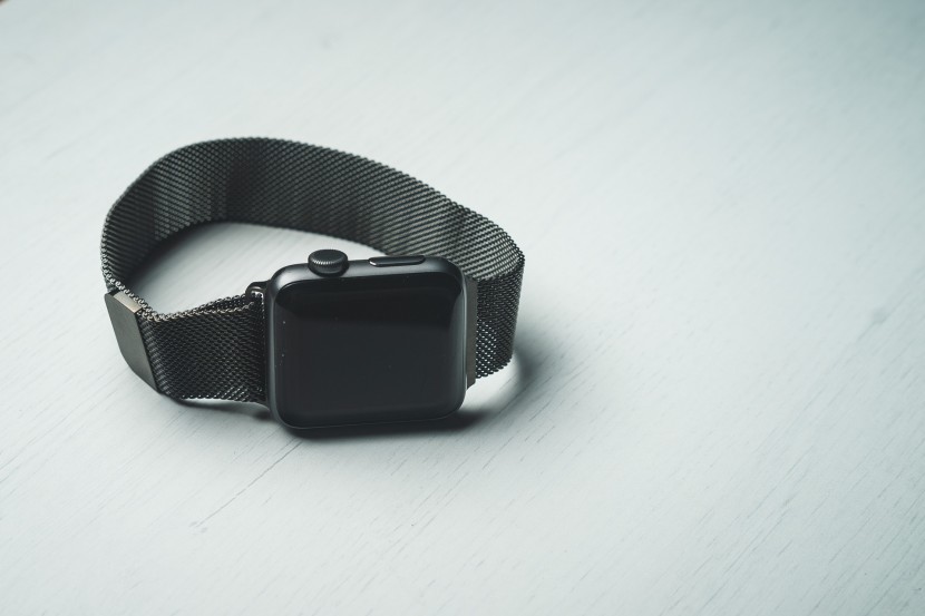 iwatch band - the magnetic clasp on the band we received does not match that of...