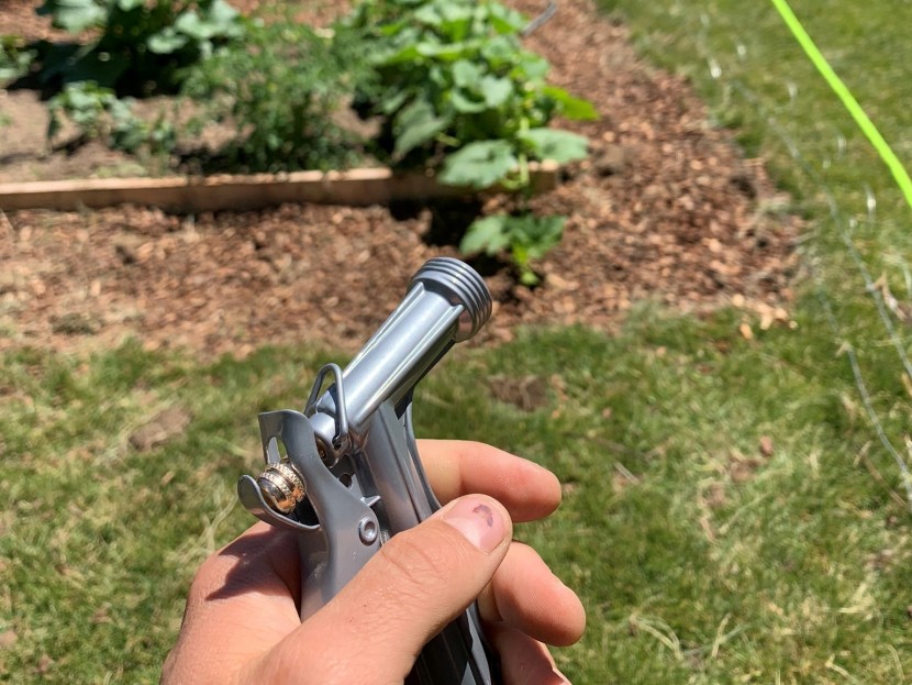 hose nozzle - the gilmour nozzle is easy to handle.