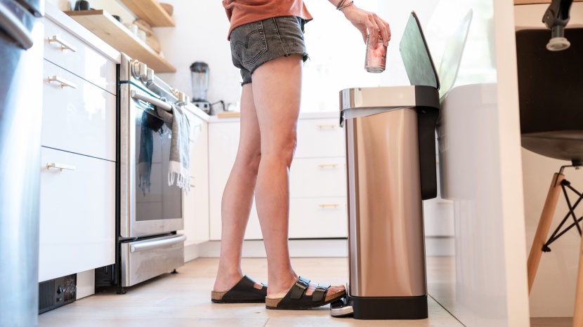 trash can - the simplehuman rectangular can has several features that make it...