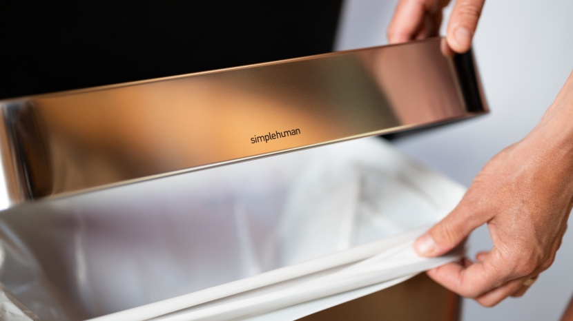 the simplehuman has a metal ring to help keep the trash bag locked...