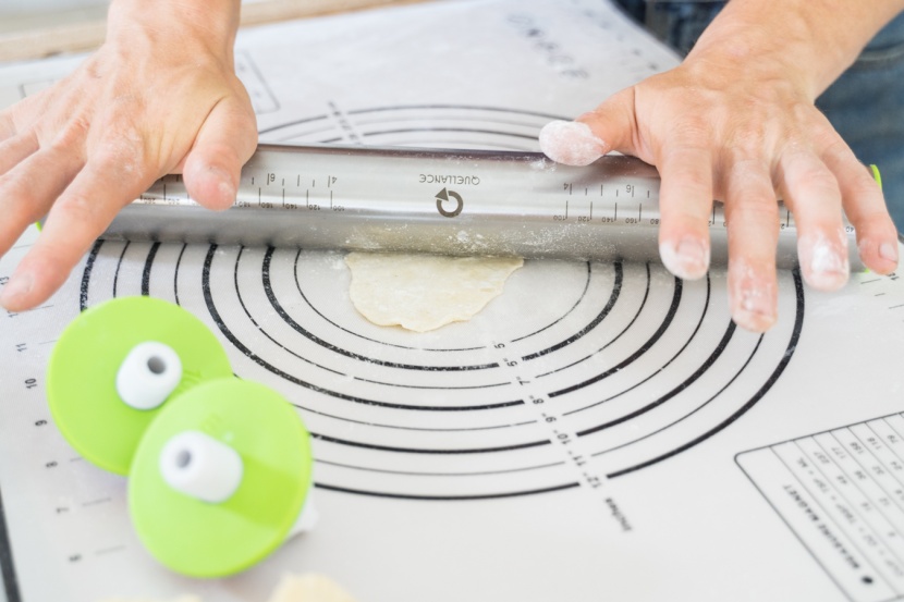 rolling pin - the quellance used without its adjustable rings on the silicone mat...