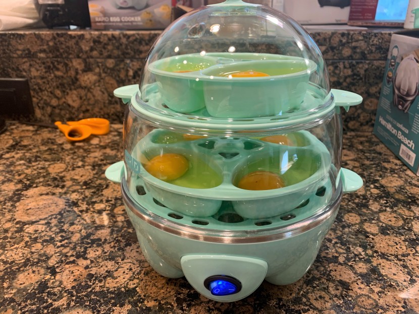 egg cooker - poaching eggs with the dash deluxe.