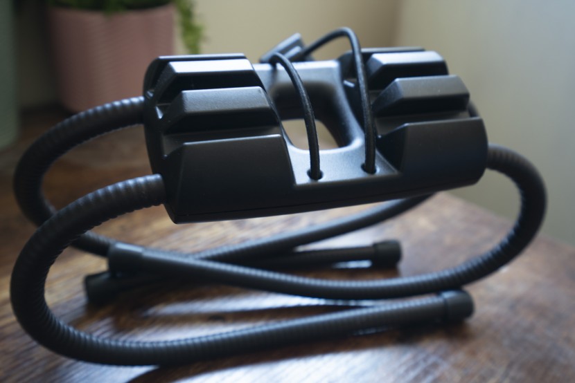 the tablift has fully bendable gooseneck legs.