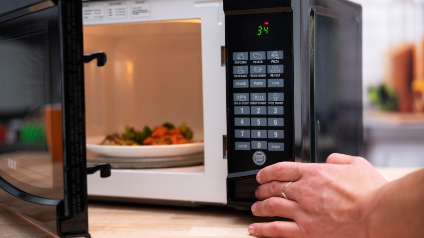 rca rmw733 - the lack of a &quot;+30 seconds&quot; button is a bit of a dealbreaker in our...