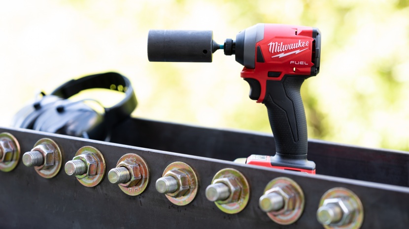 milwaukee m18 fuel 2853-20 - the m18 fuel is equally impressive handing lag bolts with...