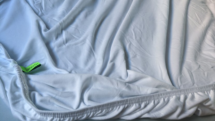 fitted sheets - head/foot, or length tags (like this one shown on the cosmoplus...