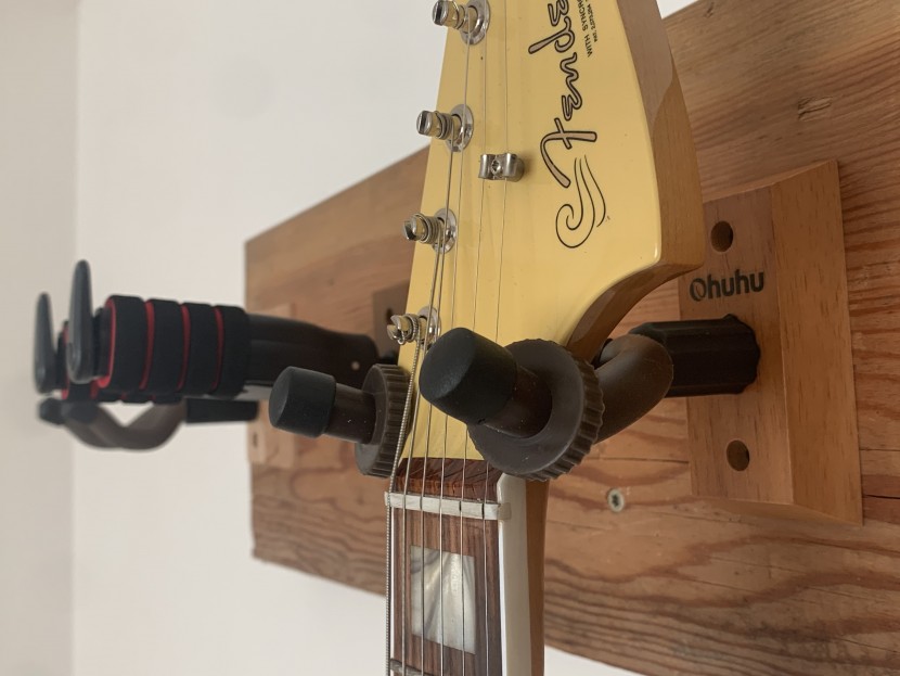 guitar stand - a good guitar hanger at a bargain price.