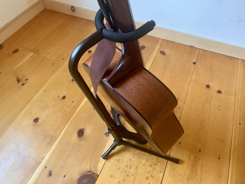 guitar stand - the on stage xcg4&#039;s simple design allowed for easy placement and...