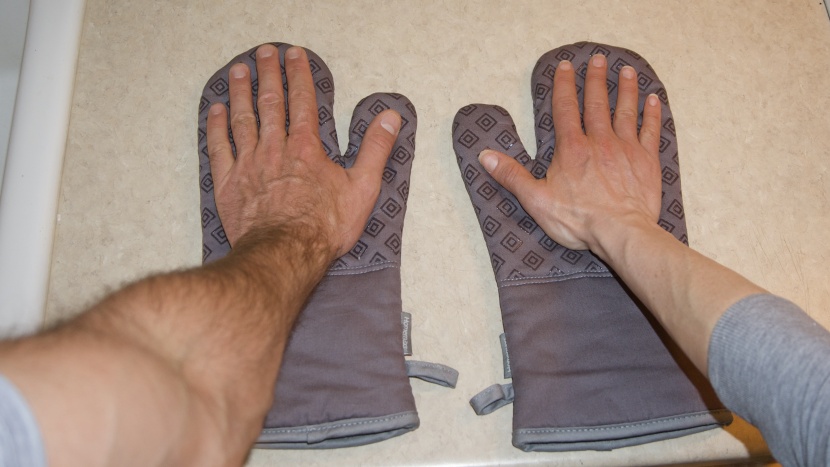 oven mitts - finally, a mitt that fits big hands.