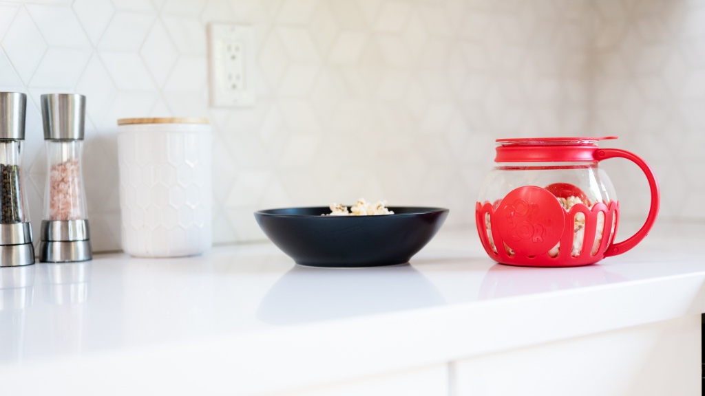 popcorn popper - the ecolution made a hefty serving of tasty popcorn in under two...