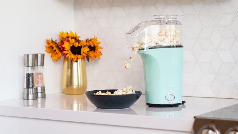 popcorn popper - the ability to turn this model on and off without unplugging it...