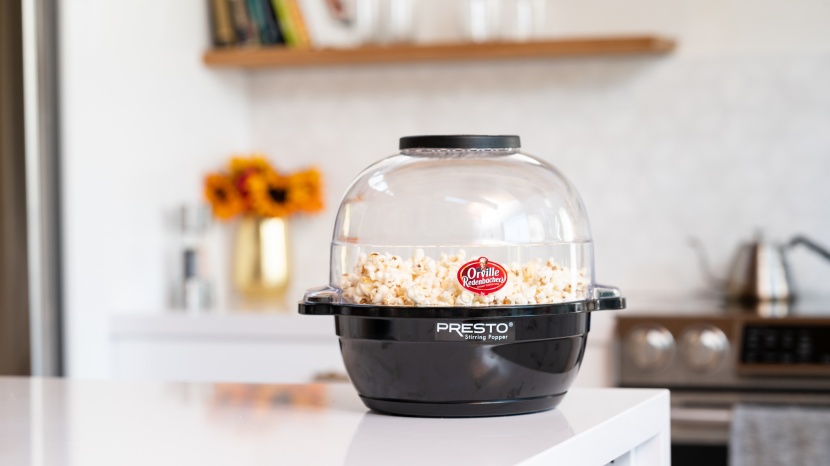 popcorn popper - this affordable hot oil popper was a pleasure to use.