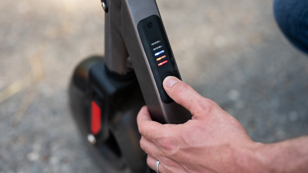 razor e prime iii - the battery charge indicator letting you know that you have plenty...