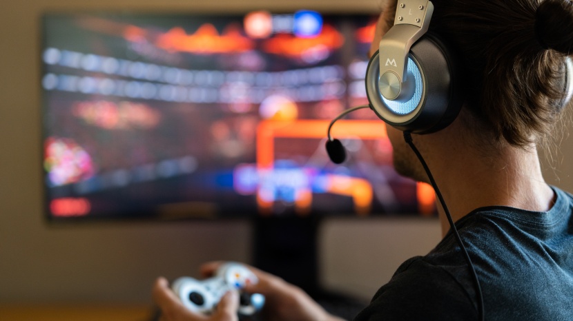 mpow eg3 pro - this headset made our voice sound very robotic and artificial to...