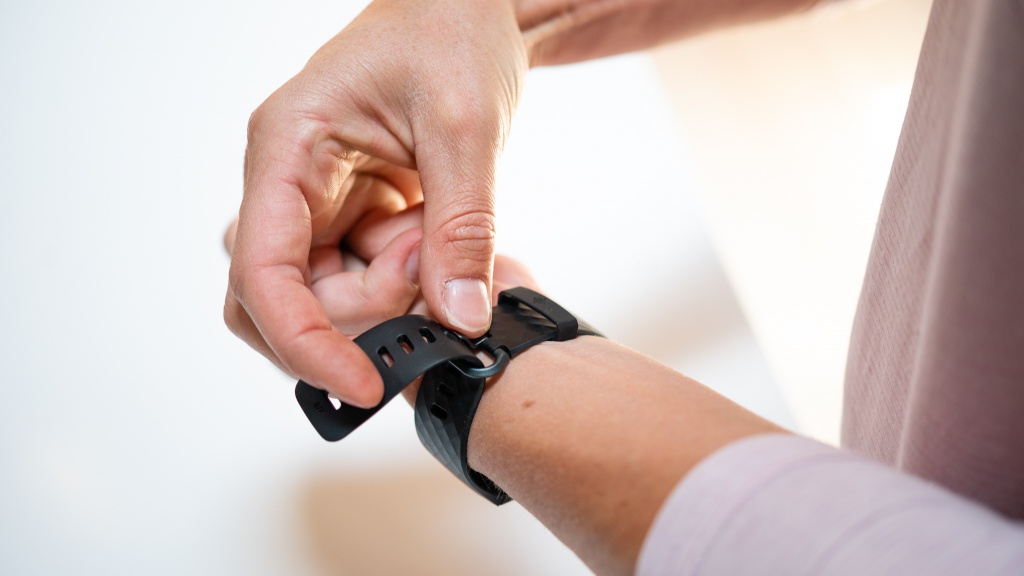 fitbit charge 4 - the charge 4 maintains a fairly low profile on your wrist and we...