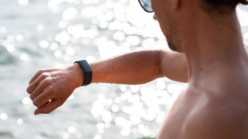 fitbit charge 4 - the charge 4 is water-resistant to 50m/5atm.