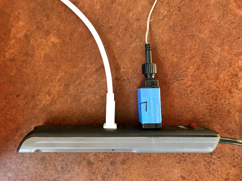 rope lights - the guotong on the left and le plug on the right. you can see that...