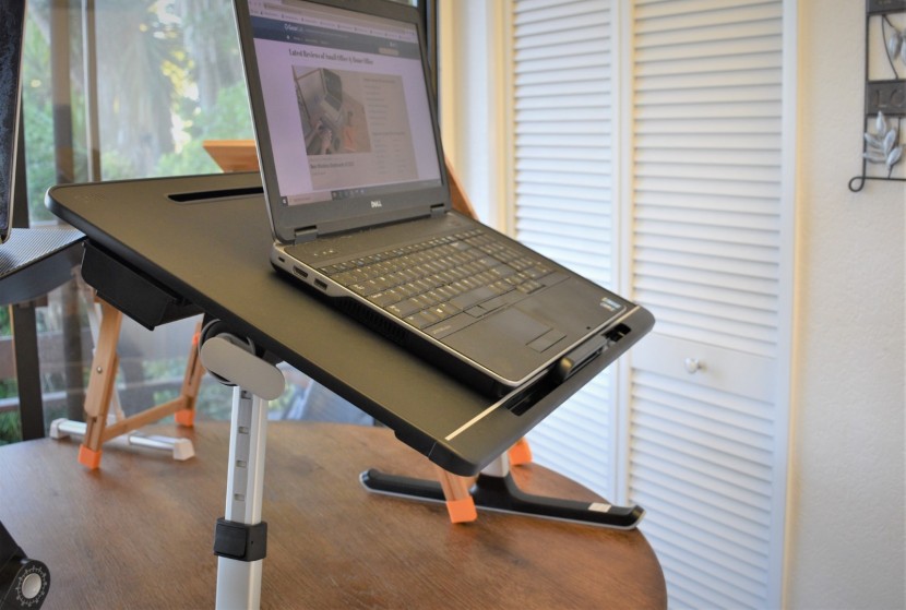 lap desk - the saiji impresses with its soft synthetic leather desktop surface...