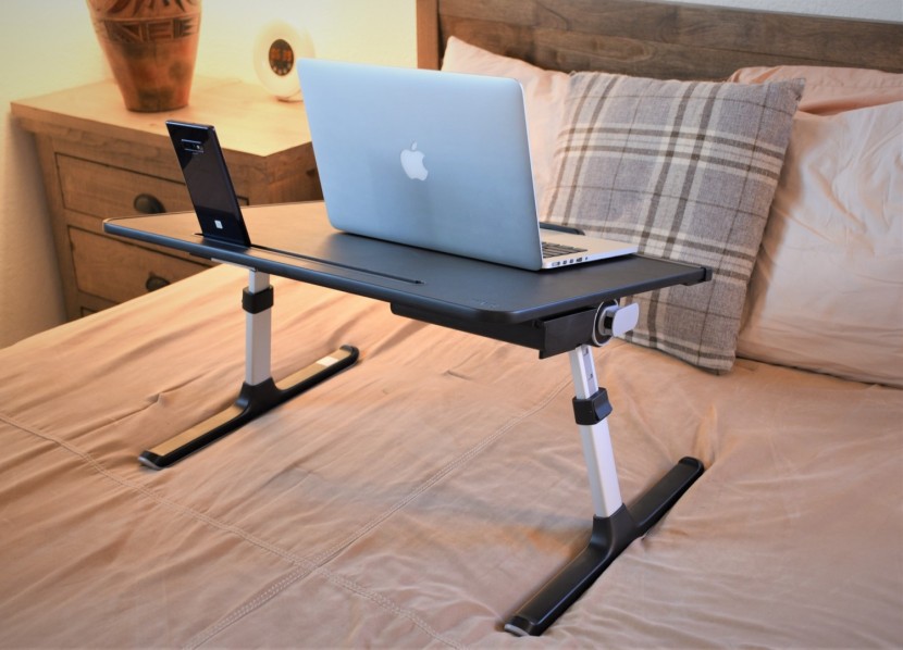 lap desk - the saiji is extremely stable with its wide base and supportive feet.