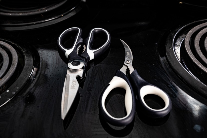 kitchen shears - both pairs of gidli heavy duty utility scissors on the stove.