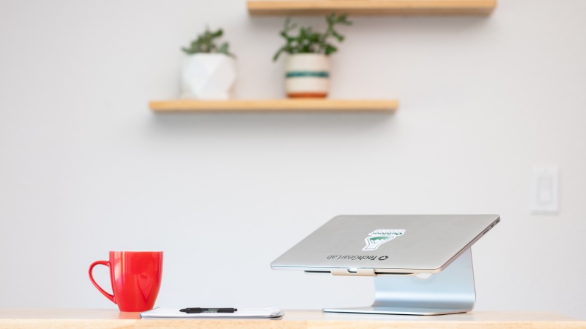 laptop stand - with a simplistic design and a stylish look, the raindesign mstand...