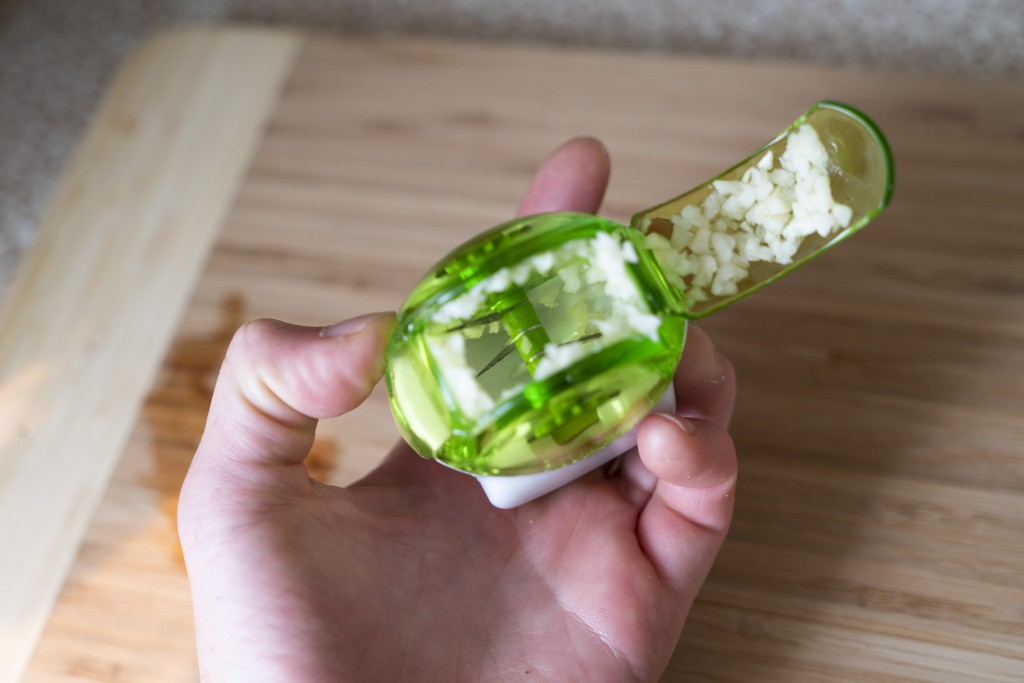 Chef'N Twist-Top Garlic Slicer