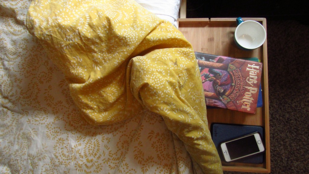 nightstand - the bedshelfie is simple and spacious.